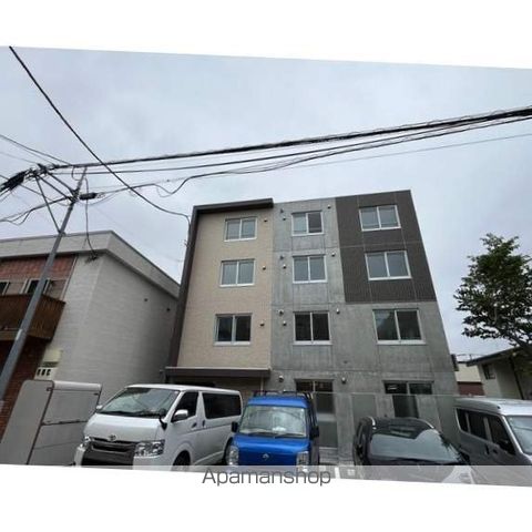 エアフォルク学園前の外観写真