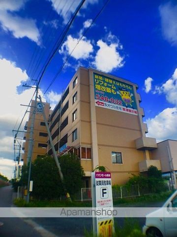 オウミ住宅ビルの外観写真