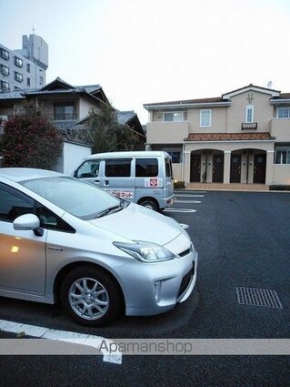 愛知県一宮市若竹４丁目[2LDK/62.45m2]の駐車場2