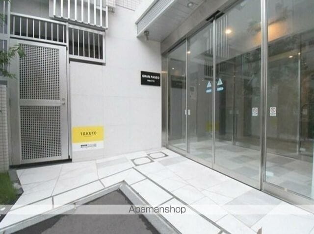 GRAN PASEO新宿余丁町の玄関写真