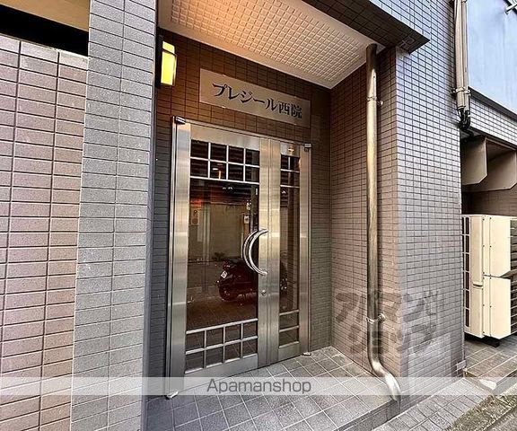 プレジール西院の玄関写真