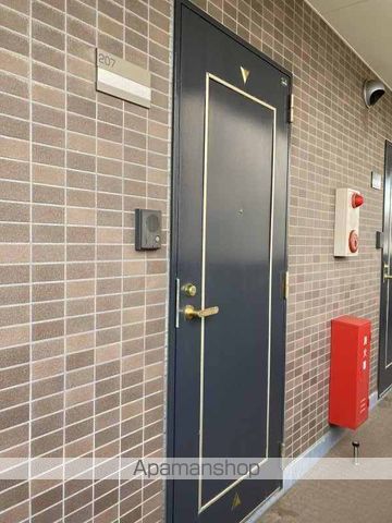 ラテール近江の玄関写真