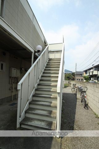 総武・中央緩行線 本八幡駅 徒歩15分 2階建 築36年の玄関写真
