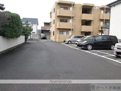 ユーミーさくら[2LDK/58.33m2]の駐車場2