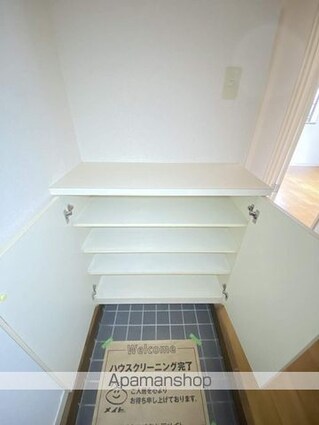 ロフティーフラワー１号館[1R/19.79m2]の玄関