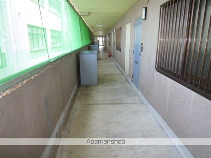 コーポ・ロイヤル[2LDK/60.72m2]の共用部1