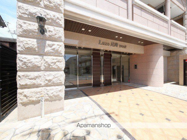LUXE尼崎WESTの玄関写真