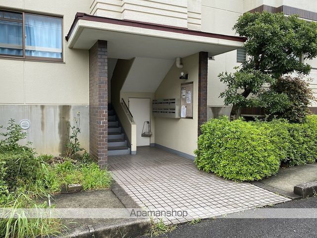 フォルク北千里O棟の玄関写真