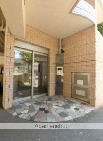 クラウンズワン箱崎の玄関写真