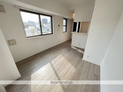 ラルウェンディ縮景園前イースト[1K/30.05m2]のリビング・居間2