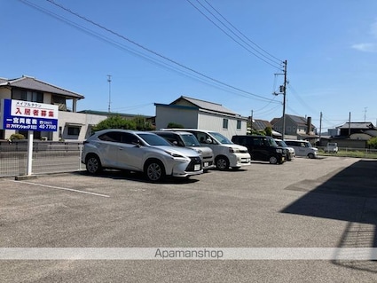メイプルタウン[1K/25.2m2]の駐車場