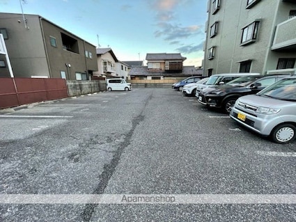 グランシャリオ草津[3LDK/65.23m2]の駐車場