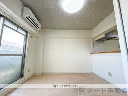 アルト雄郡　東棟[1R/22.9m2]のリビング・居間