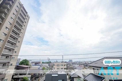 アルト雄郡　東棟[1R/22.9m2]の駐車場