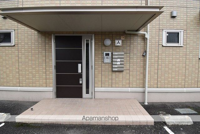 マインパレスII A棟の玄関写真