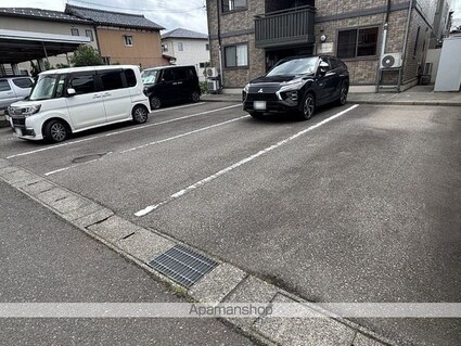 リバーサイドハイツ[1LDK/41.26m2]の駐車場