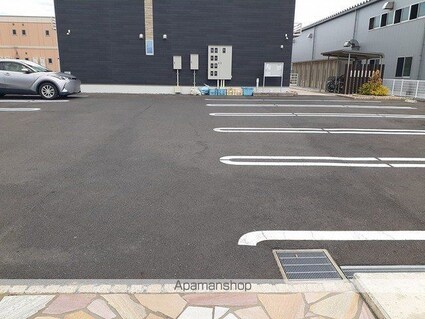 福井県鯖江市下河端町[1LDK/50.03m2]の駐車場