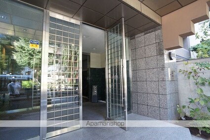 東京都新宿区新宿１丁目[1LDK/37.71m2]のエントランス