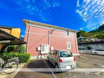 ベルコリーヌ・Ｎ　Ⅰ[1LDK/46.49m2]の駐車場2