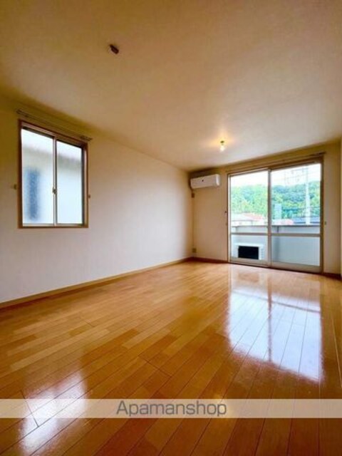 和歌山県和歌山市井辺[2LDK/52.6m2]のリビング・居間
