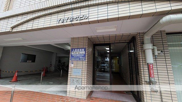 ワイアンドワイ宝町ビルの玄関写真