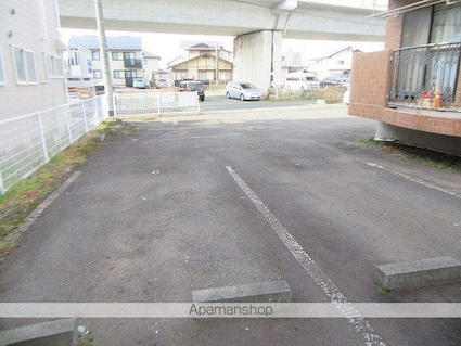 ラ・メール若草[2DK/43.74m2]の駐車場1