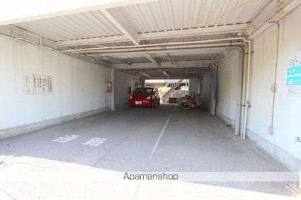 香川県高松市藤塚町２丁目[1DK/26.97m2]の駐車場
