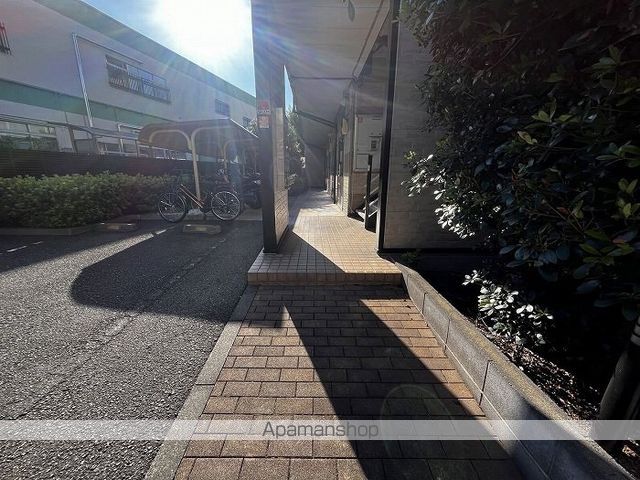 レオパレスエフの玄関写真