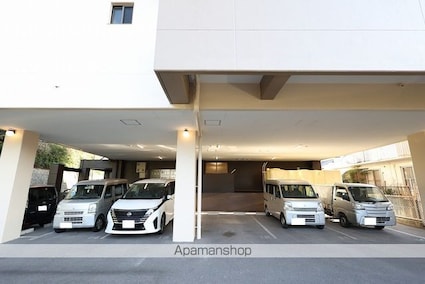 愛知県半田市雁宿町３丁目[1DK/30.05m2]の駐車場