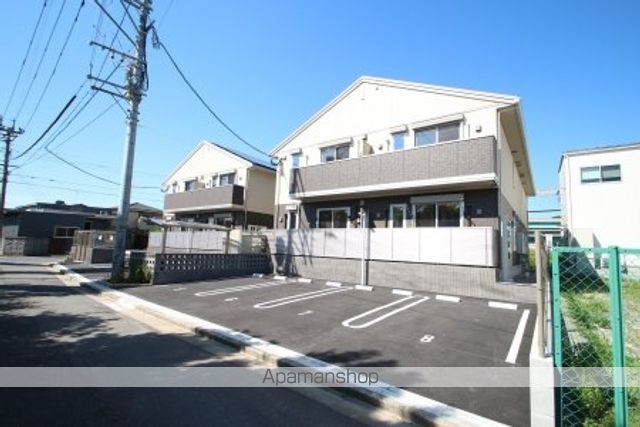 ロイヤルクローバーの玄関写真