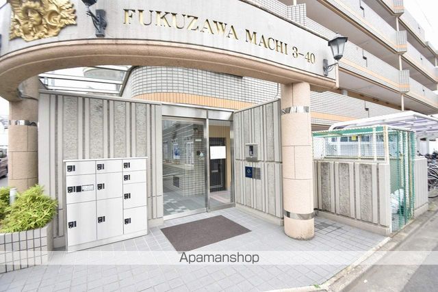 シャングリラ福沢の玄関写真