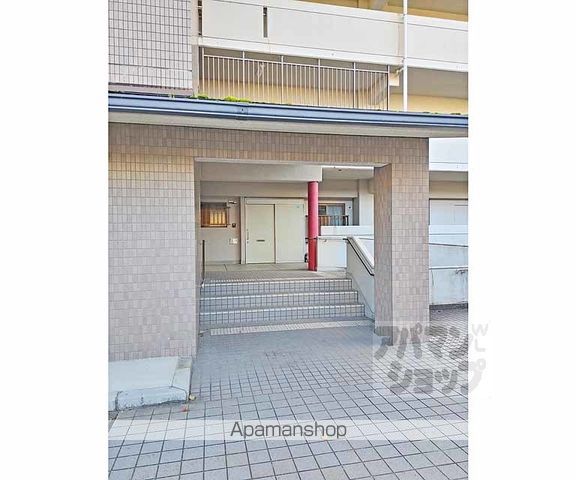 醍醐東市営住宅 5棟の玄関写真