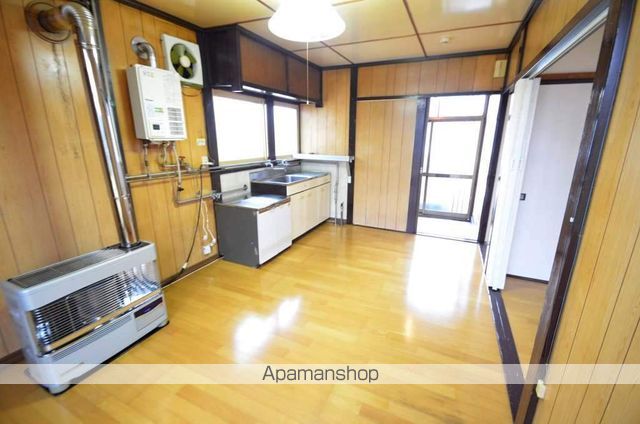 弥生町一棟二戸建の内装写真
