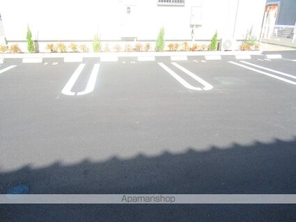 和歌山県和歌山市鳴神[2LDK/58.64m2]の駐車場1