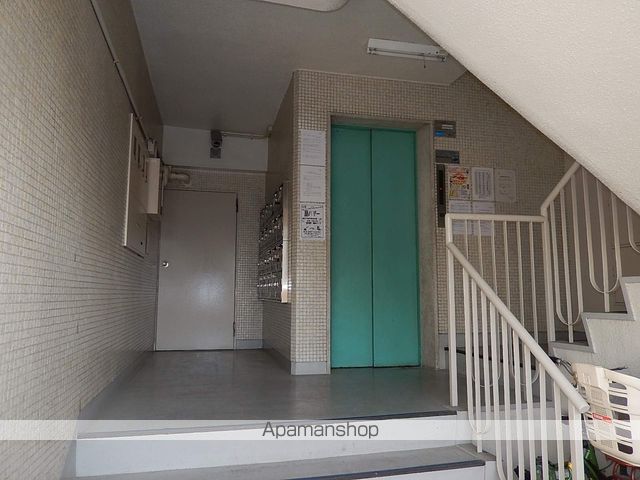 榊原ビルの玄関写真