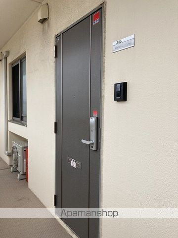 ウィステリア IIの玄関写真