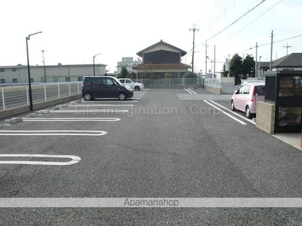 Ｓ．Ｃ．Ｃ．ＨーＫ[1LDK/37.17m2]の駐車場2
