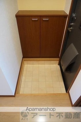 アルバトロス空港通　Ｂ棟[2LDK/50.04m2]の玄関