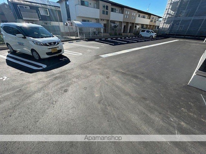 メゾンクレール瀬田北[1LDK/42.79m2]の駐車場