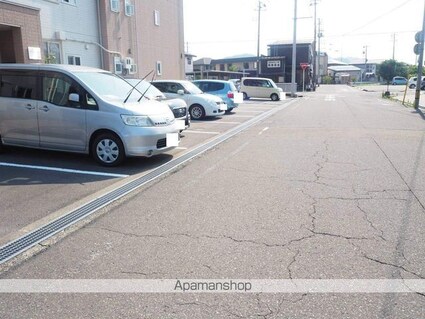 アケイシャ御舘[1R/33.3m2]の駐車場