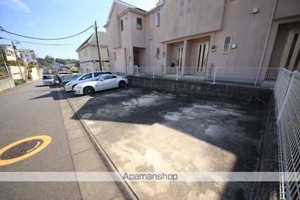 アウグーリオ[1LDK/52.3m2]の駐車場