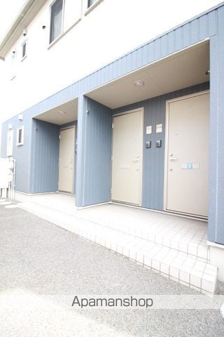 ボア・ラヴィーヌFの玄関写真