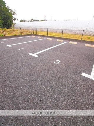 マイ　リバーサイド[1LDK/47.93m2]の駐車場3