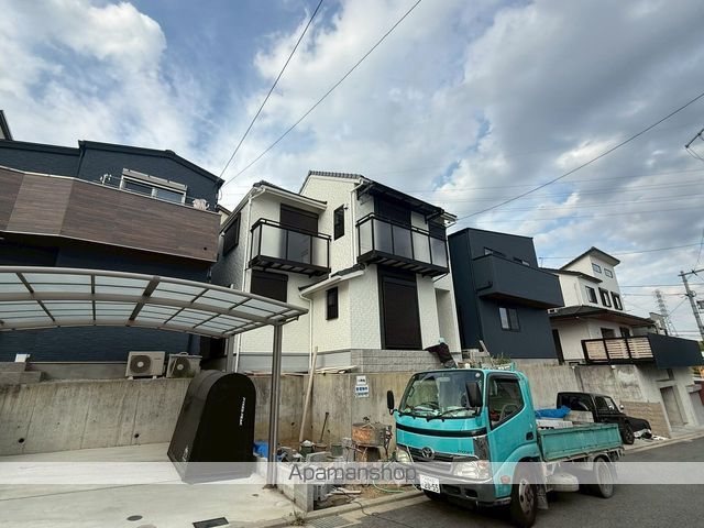 太秦緑が丘戸建の外観写真