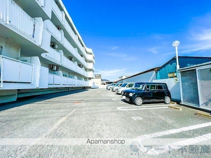緑風館山西町[2DK/45m2]の駐車場