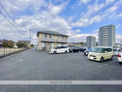 岡山県倉敷市西中新田[2LDK/58.1m2]の駐車場1