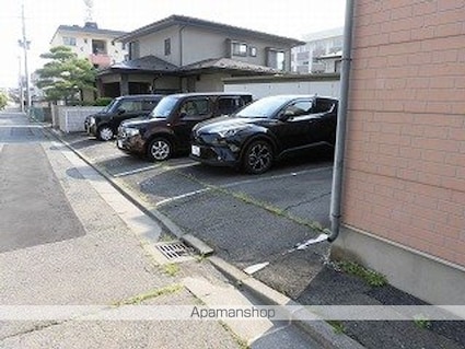 ラフィネ加賀野[1K/25.87m2]の駐車場3