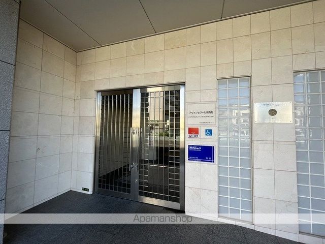 アヴァンセクール京橋南の玄関写真