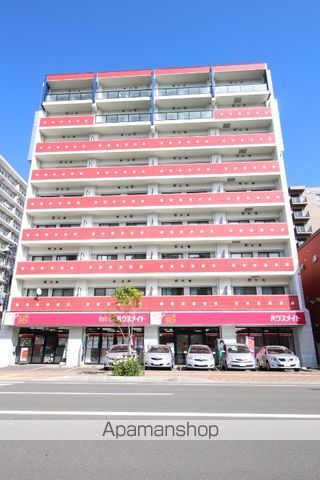 赤いマンション北大前の外観写真