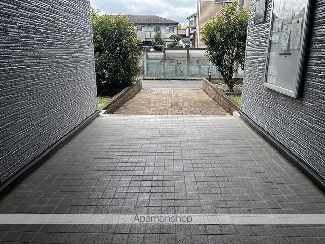 レオパレスピュアタウンの玄関写真